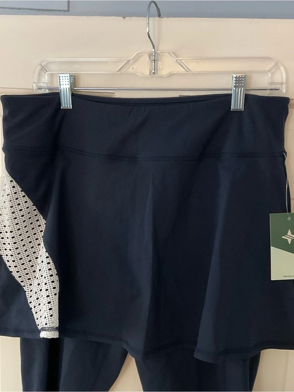 Tuckernuck Skirted Capri Pant Navy Blue XL NWT Tnuck Sport Active Athleisure